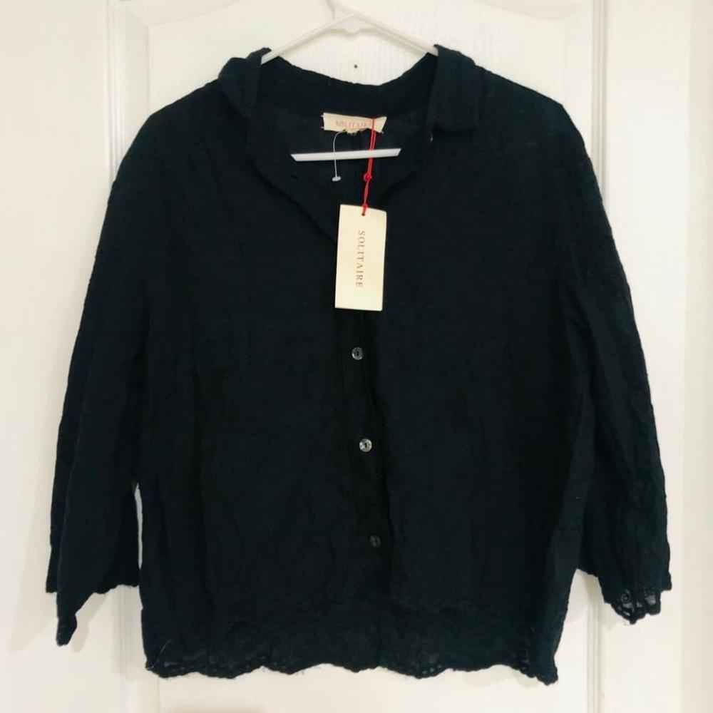 NWT Women's Solitaire Black Embroidered Cropped Button Up Shirt Size Large